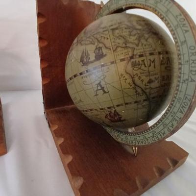 Vintage 1960's Olde World Globe Italian Made Globe Bookends-with Readers Digest America books.