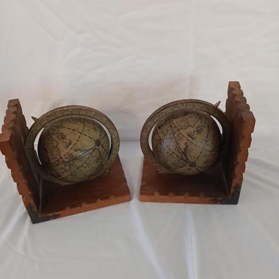 Vintage 1960's Olde World Globe Italian Made Globe Bookends-with Readers Digest America books.