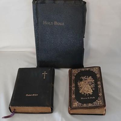 Two antique German bibles - 1899 - 1906 and a more modern Holy Bible