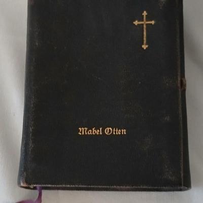 Two antique German bibles - 1899 - 1906 and a more modern Holy Bible