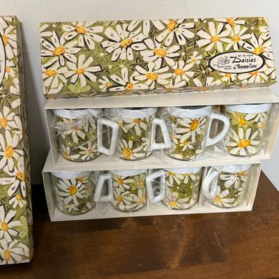 Vintage Daisies Insulated Servers by Thermo-Serv in very rare NEW condition in original boxes Pitcher & Mugs