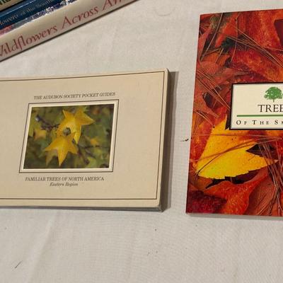 Saratoga Binoculars & Assorted Field Guides (LR-ES)