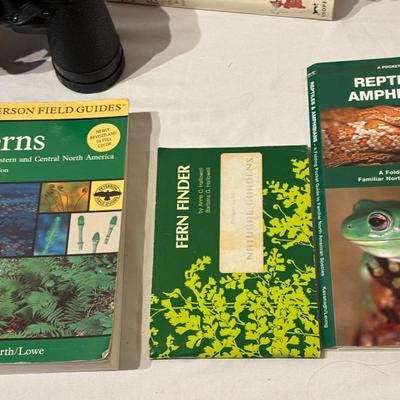 Saratoga Binoculars & Assorted Field Guides (LR-ES)