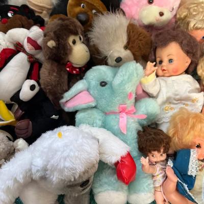 Stuffed animals & few dolls