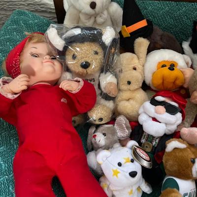 Stuffed animals & few dolls