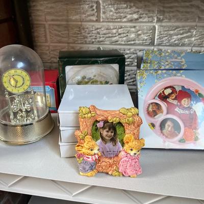 Knick knacks, frames, decor