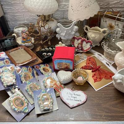 Lamps, vases, frames, decor