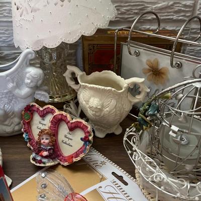 Lamps, vases, frames, decor