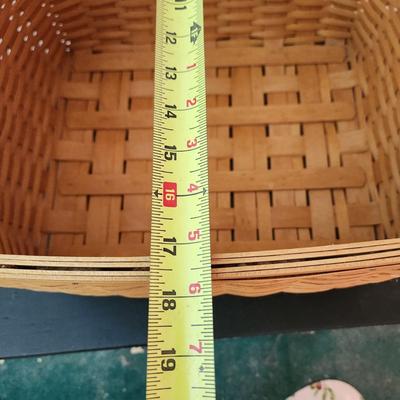 Large Longaberger Basket w Leather Handles 2003 20x17.5x12