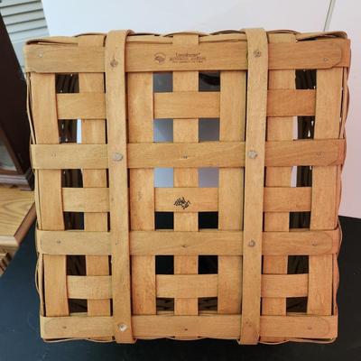 Large Longaberger Basket w Leather Handles 2007 19x17x9.5