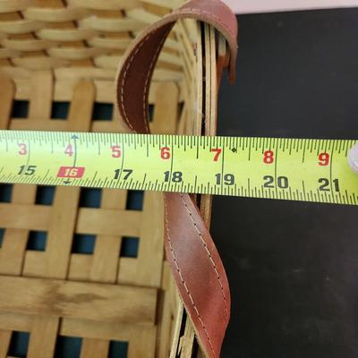 Large Longaberger Basket w Leather Handles 2007 19x17x9.5