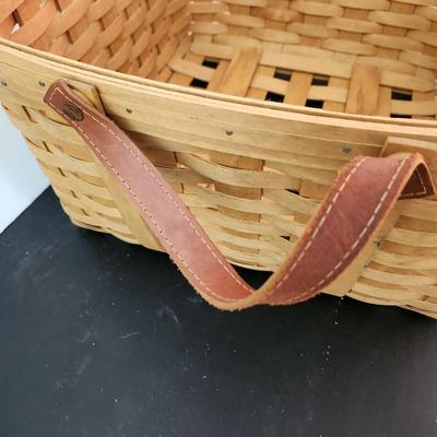 Large Longaberger Basket w Leather Handles 2007 19x17x9.5