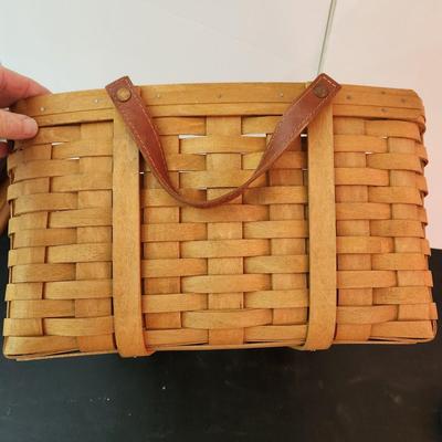 Large Longaberger Basket w Leather Handles 2007 19x17x9.5