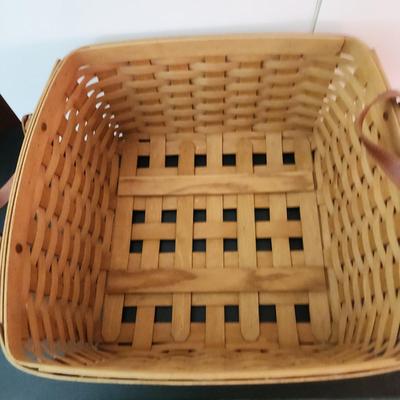 Large Longaberger Basket w Leather Handles 2007 19x17x9.5