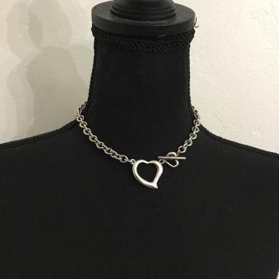 Guess silver toned heart toggle choker necklace