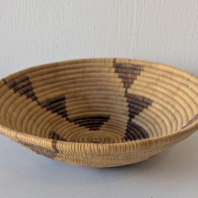 12" Vintage Coiled Straw Basket/Bow With Accents
