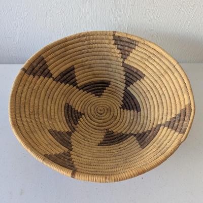 12" Vintage Coiled Straw Basket/Bow With Accents