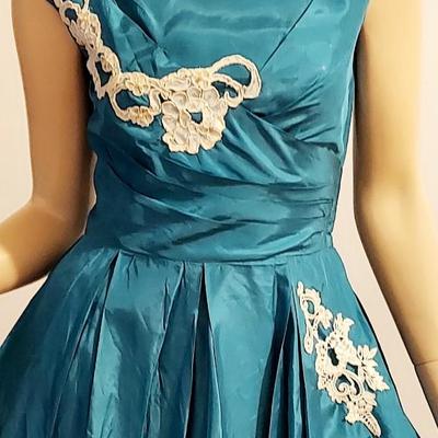 Vtg 50-60s Fit & Flare Shantung dress w/Crinoline