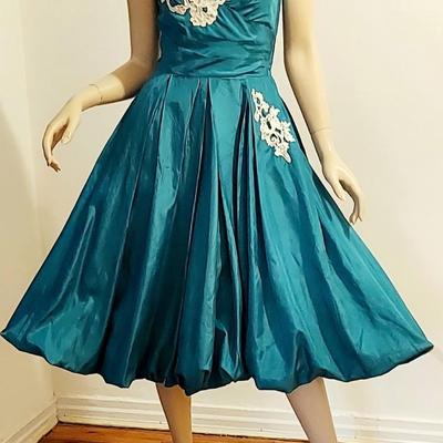 Vtg 50-60s Fit & Flare Shantung dress w/Crinoline