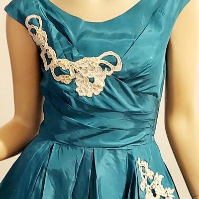 Vtg 50-60s Fit & Flare Shantung dress w/Crinoline