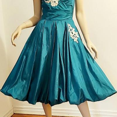 Vtg 50-60s Fit & Flare Shantung dress w/Crinoline