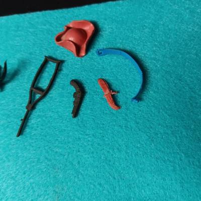 VERY DETAILED TOY PIRATE ACTION FIGURES WITH ACCESSORIES
