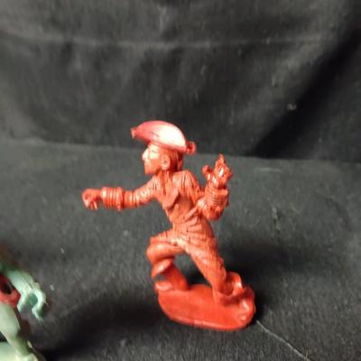 VERY DETAILED TOY PIRATE ACTION FIGURES WITH ACCESSORIES