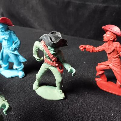 VERY DETAILED TOY PIRATE ACTION FIGURES WITH ACCESSORIES