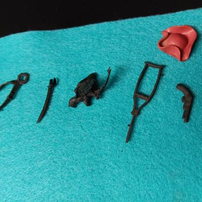 VERY DETAILED TOY PIRATE ACTION FIGURES WITH ACCESSORIES