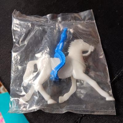 A VARIETY OF VINTAGE TOY COWBOYS AND MORE