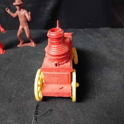 A VARIETY OF VINTAGE TOY COWBOYS AND MORE