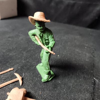 A VARIETY OF VINTAGE TOY COWBOYS AND MORE