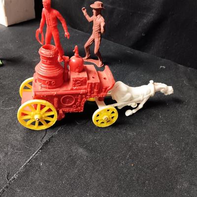 A VARIETY OF VINTAGE TOY COWBOYS AND MORE