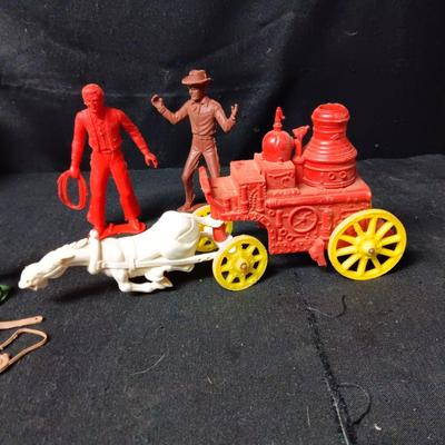 A VARIETY OF VINTAGE TOY COWBOYS AND MORE