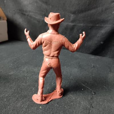 A VARIETY OF VINTAGE TOY COWBOYS AND MORE