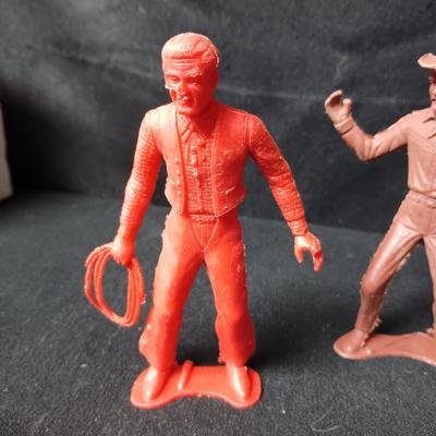 A VARIETY OF VINTAGE TOY COWBOYS AND MORE