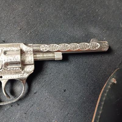HOPALONG CASSIDY HOLSTER AND A WILSON RODEO CAP GUN