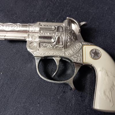 HOPALONG CASSIDY HOLSTER AND A WILSON RODEO CAP GUN