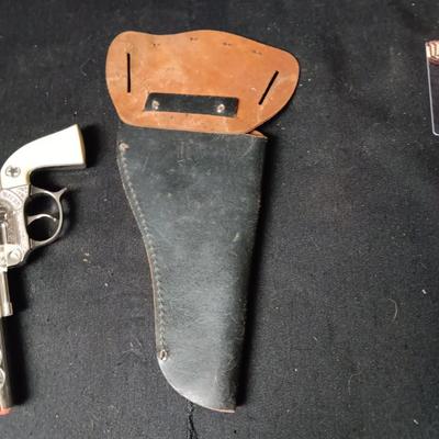HOPALONG CASSIDY HOLSTER AND A WILSON RODEO CAP GUN
