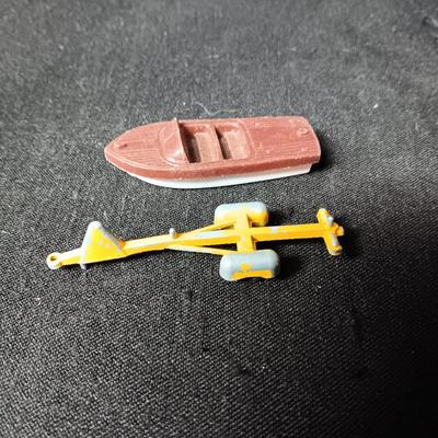 MATCHBOX SERIES NO 20 FORD CORTINA WITH METAL TRAILER AND PLASTIC BOAT