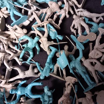 CIVIL WAR TOY SOLDIERS WITH HORSES AND TENTS