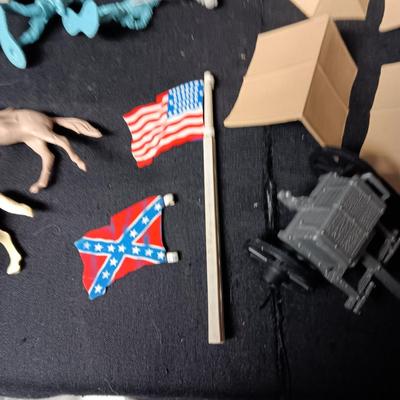 CIVIL WAR TOY SOLDIERS WITH HORSES AND TENTS