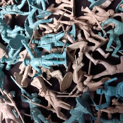 CIVIL WAR TOY SOLDIERS WITH HORSES AND TENTS