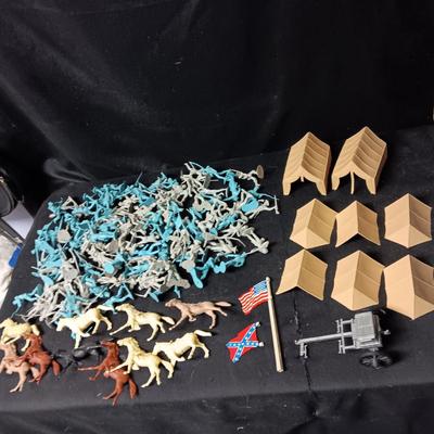 CIVIL WAR TOY SOLDIERS WITH HORSES AND TENTS