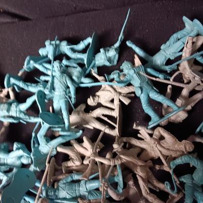 CIVIL WAR TOY SOLDIERS WITH HORSES AND TENTS