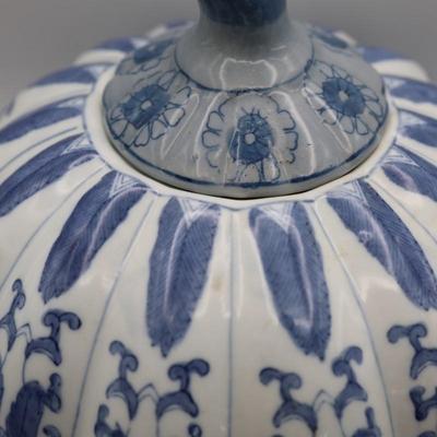 Vintage Chinese Blue & White Porcelain Round Ginger Jar