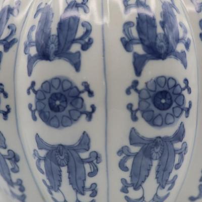 Vintage Chinese Blue & White Porcelain Round Ginger Jar