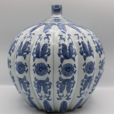 Vintage Chinese Blue & White Porcelain Round Ginger Jar