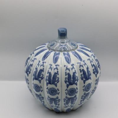 Vintage Chinese Blue & White Porcelain Round Ginger Jar