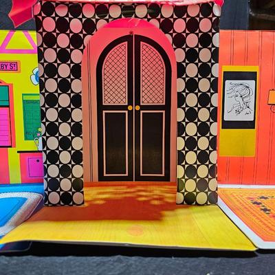 Mod Barbie Family House 1968 Has some accessories and two barbie dolls -roof is damaged